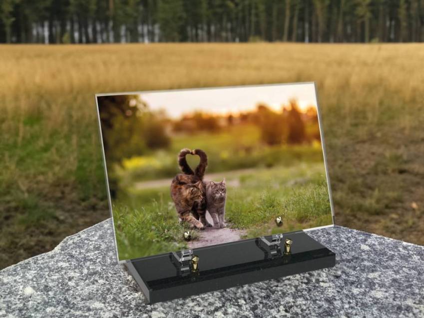 Altar tombstone article