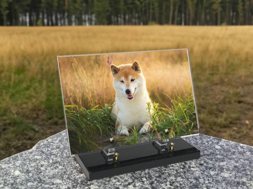 Altar tombstone article
