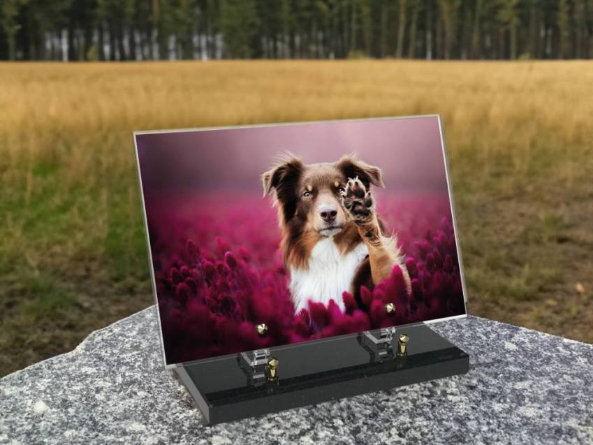 Altar tombstone article
