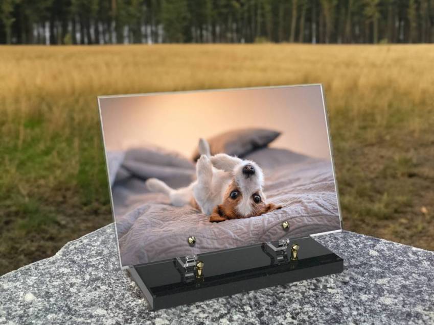 Altar tombstone article