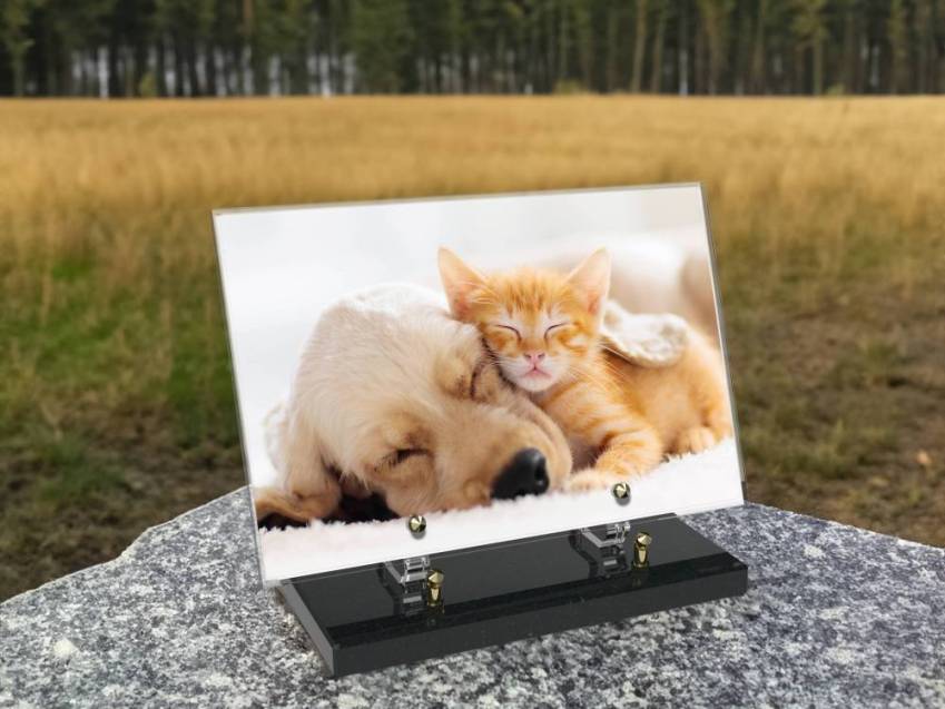 Altar tombstone article