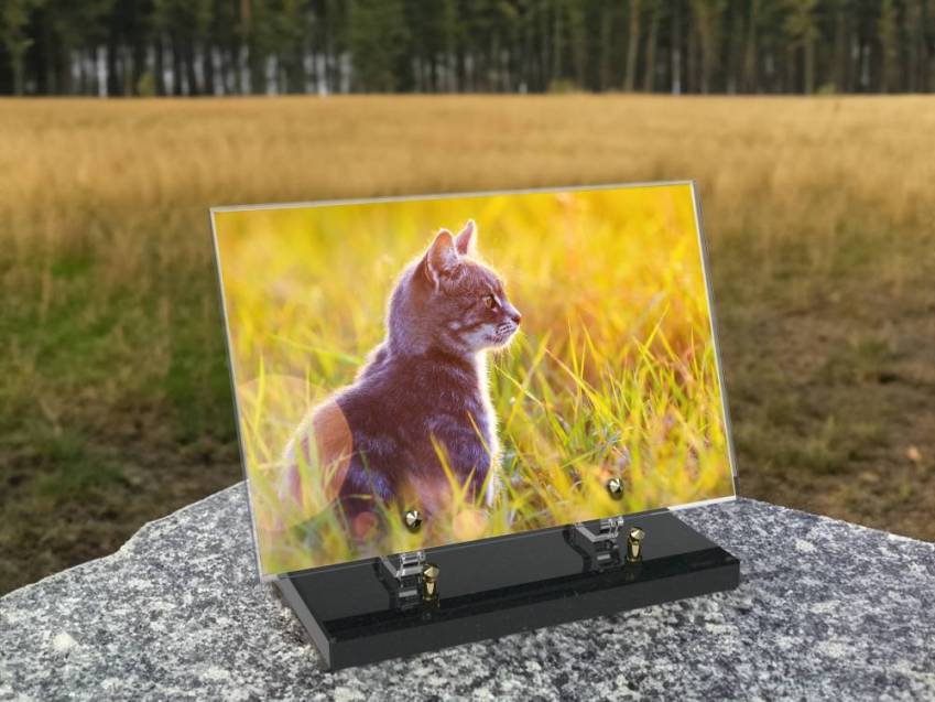 Altar tombstone article