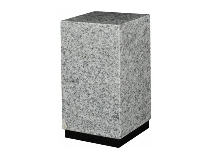 Remarkable granite urn 3 liters.