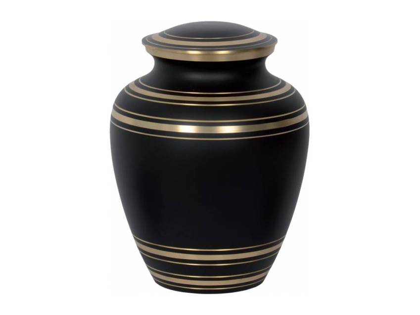 Romantic 3.5 liter brass urn.