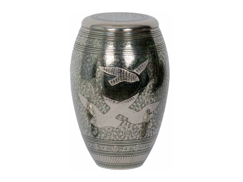 3.5 liters brass honor urn.